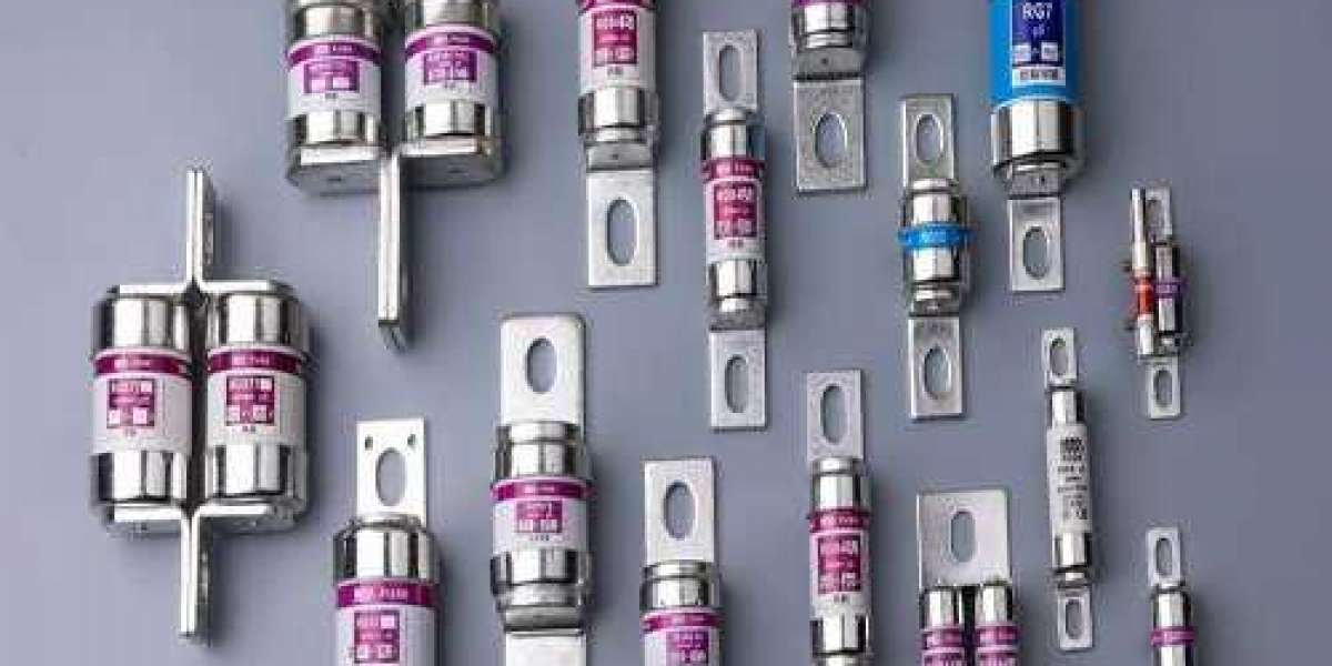 How do bolt connected fuse links provide electrical protection?