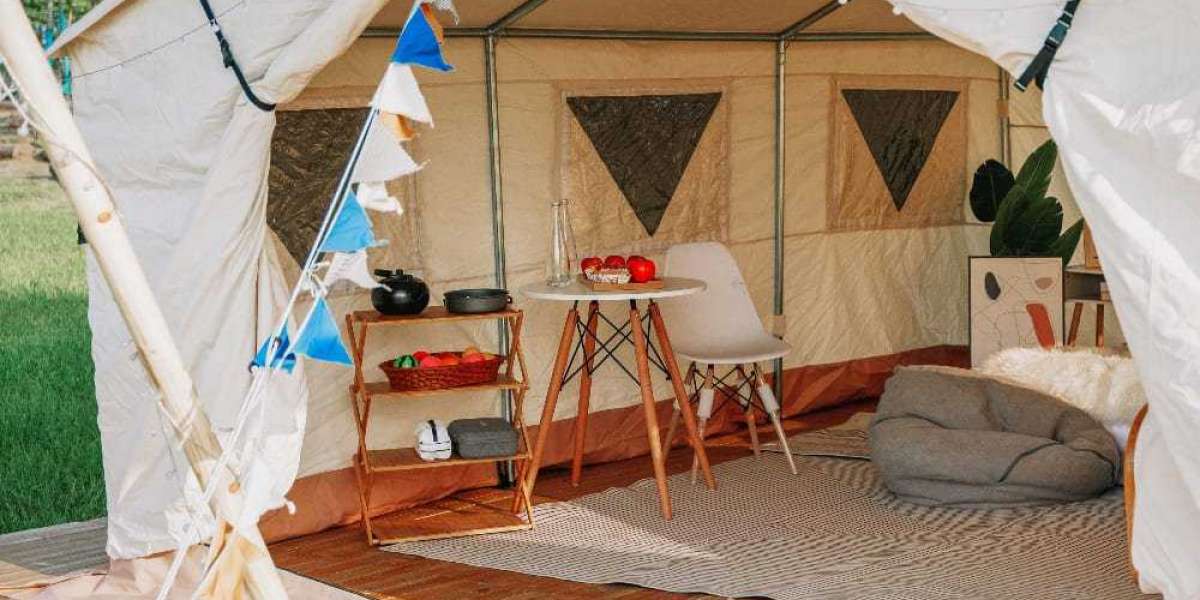 Wall Tents vs. Traditional Tents: A Comparison of Features and Suitability