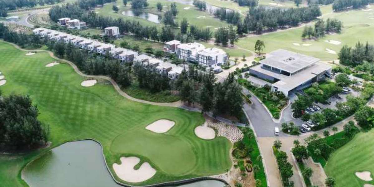A Golfer's Paradise Discovered: 다낭 몽고메리 CC 골프장