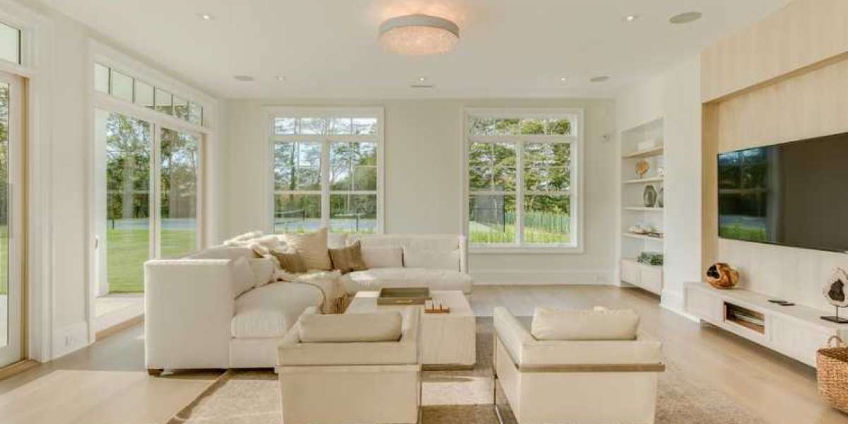 Coastal-Inspired Decor with White Oak Cabinets