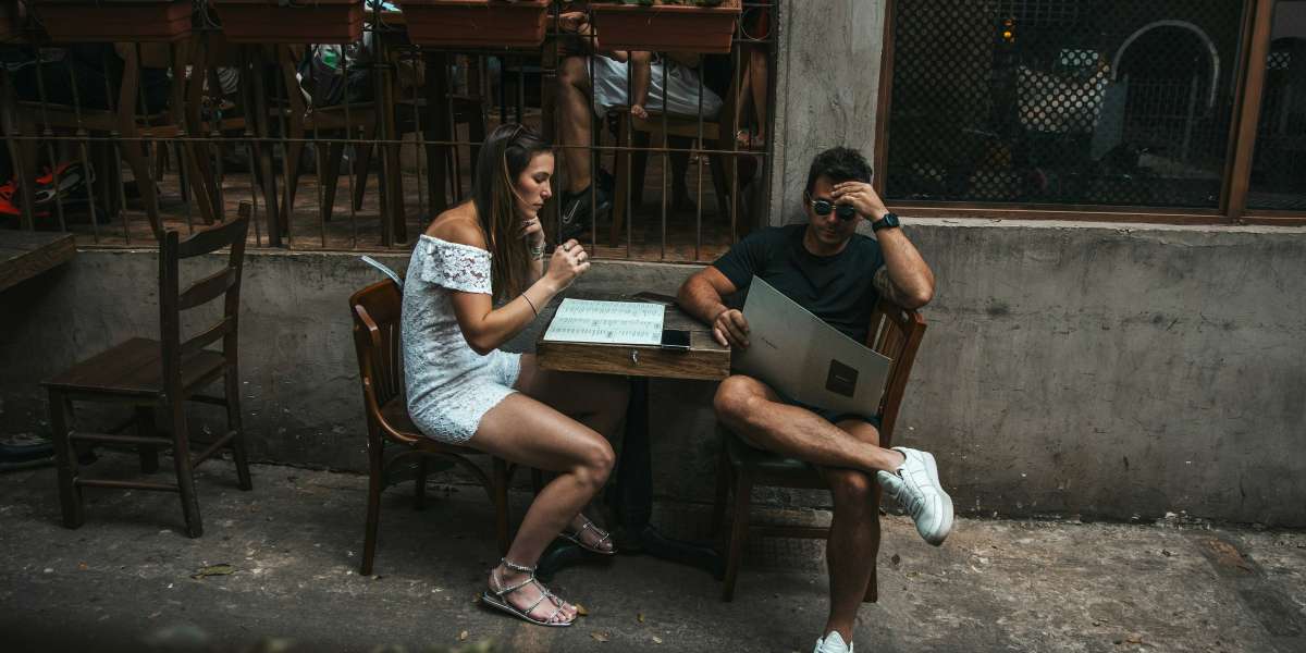 10 Incredibly Effective Ways to Strengthen Relationships When You're Apart: Expert Tips from Firstdatesparks.com