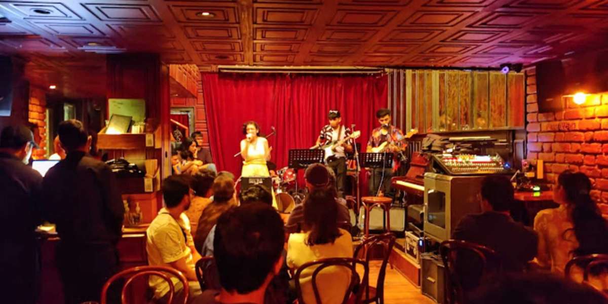 Enhance the magic of evenings at our cafes with live music in Delhi