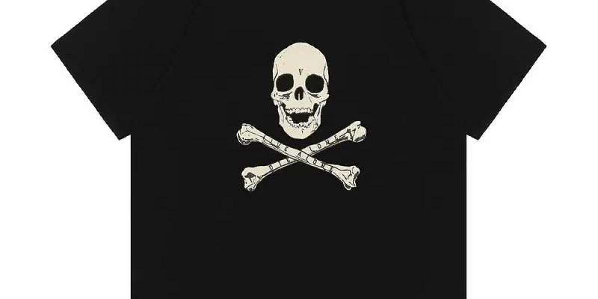 Uncovering the Vlone Skull and Bones Tee, An Image of Streetwear Culture