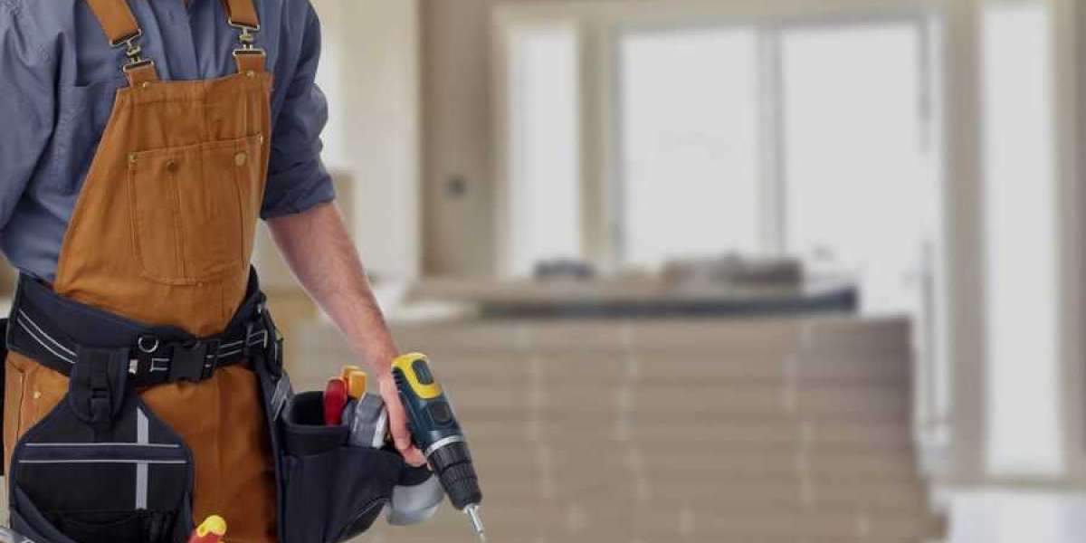 7 Things to Consider Before Hiring a Handyman For Emergency Home Maintenance